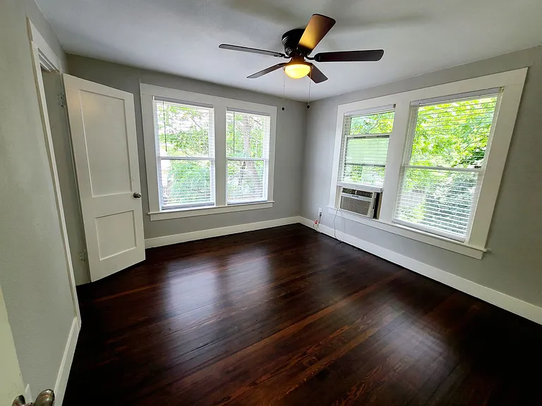 5734 Worth St — Photo 16
