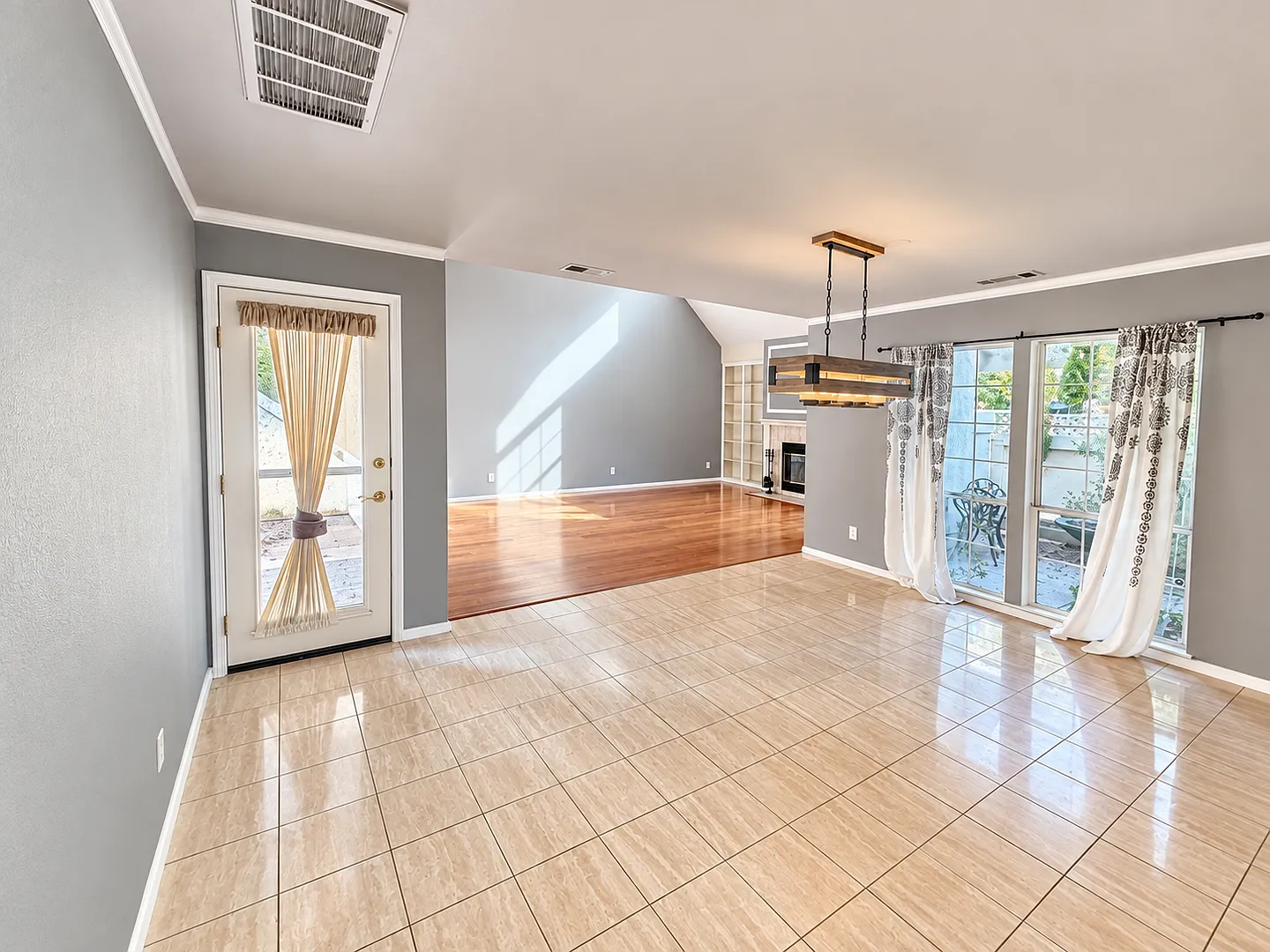 For Rent Riverlake Living in Sacramento's Pocket Area! — Photo 4
