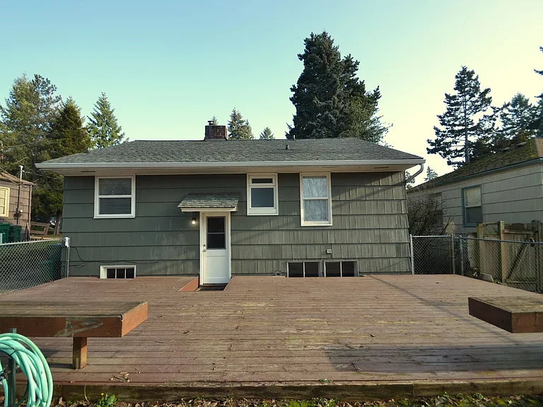 11307 15th Ave NE — Photo 16