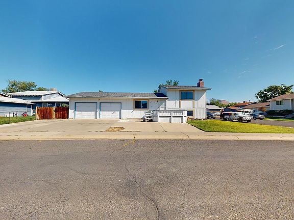 3rd image of 3226 Mesa Ave
