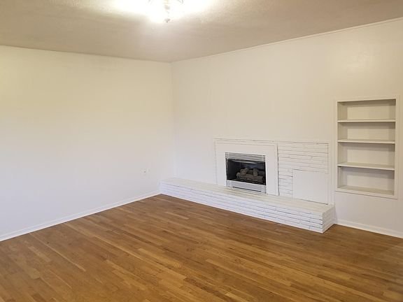 4th image of 1610 NE Gaines Rd APT A