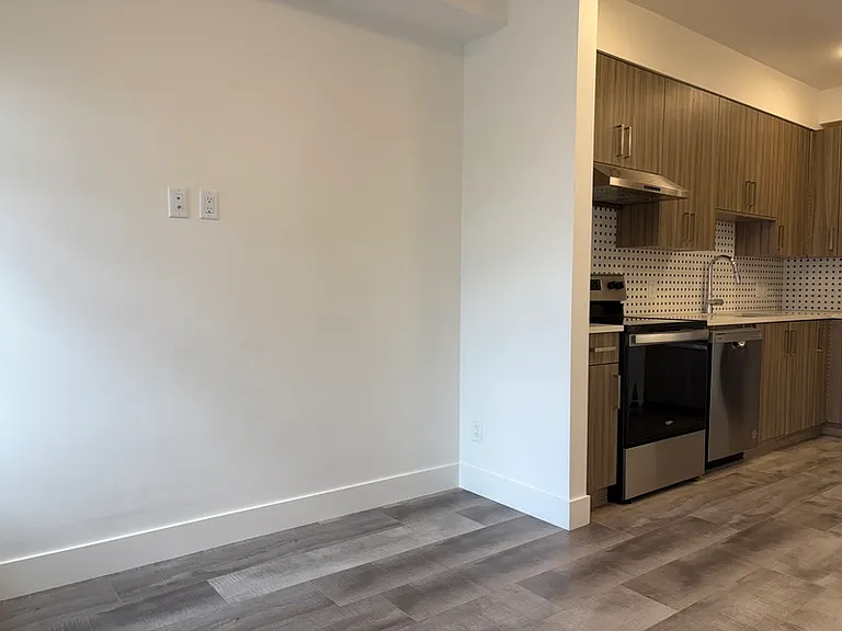 320 Mills Rd #13 — Photo 2