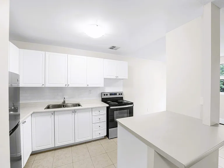 17 Barker St — Photo 15