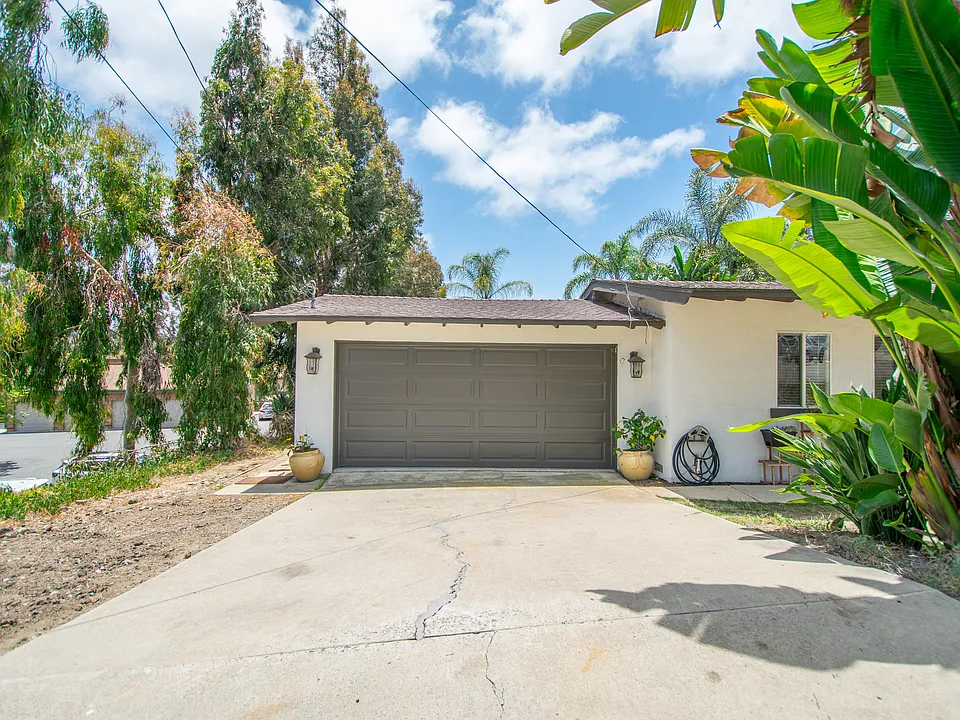Garage/Driveway