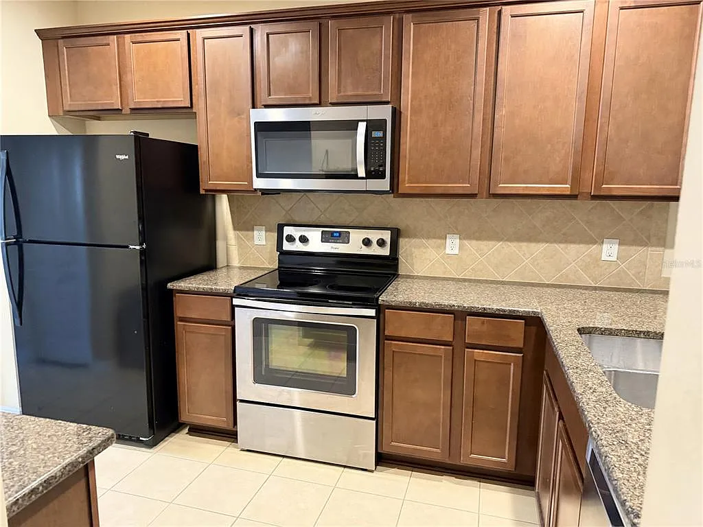 2 bed, 2.5 bath, 1383 sqft, $1,690 — Photo 4