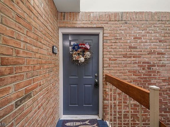 4th image of 811 Periwinkle Dr