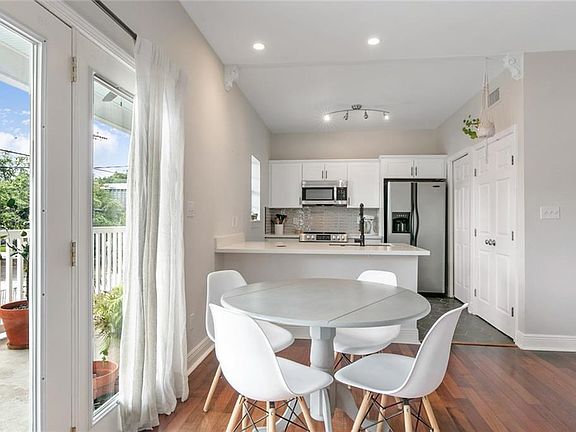 4th image of 3205 Carondelet St Unit 201