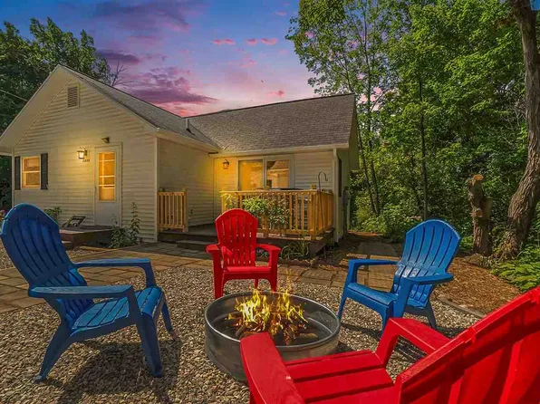 3069 Cherry Hill Rd, Boyne Falls, MI 49713