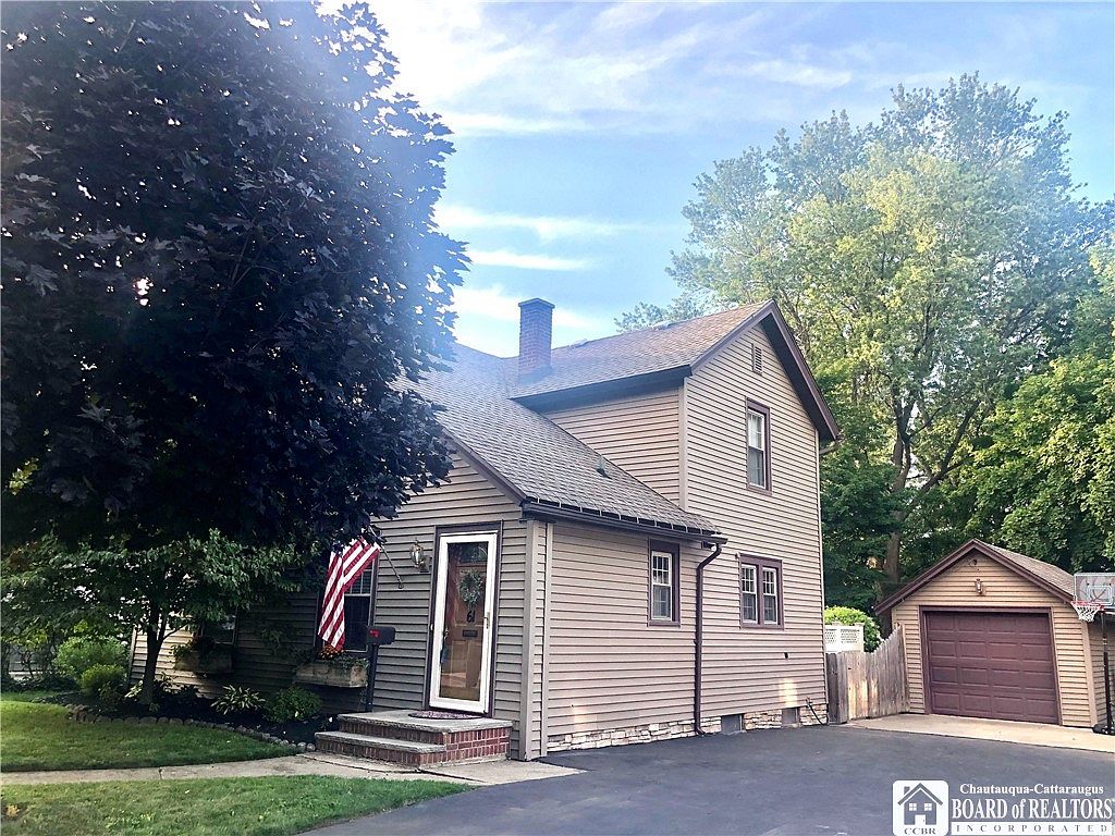 61 Maple Ave, Fredonia, NY 14063 | Zillow