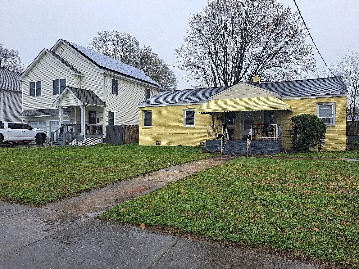 Building Photo - 2211 Parish Ave