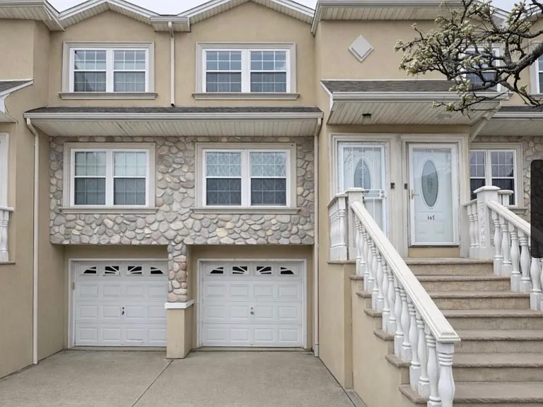 149 Dartmouth Loop #1 — Photo 1