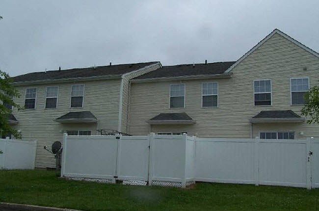 2nd image of 82 Jamestown Blvd Unit 82
