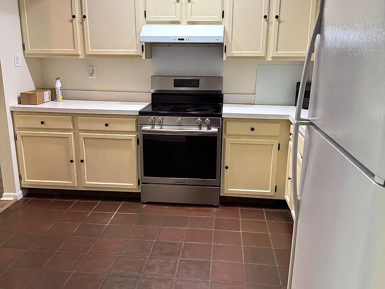 130 Westbury Ct — Photo 5