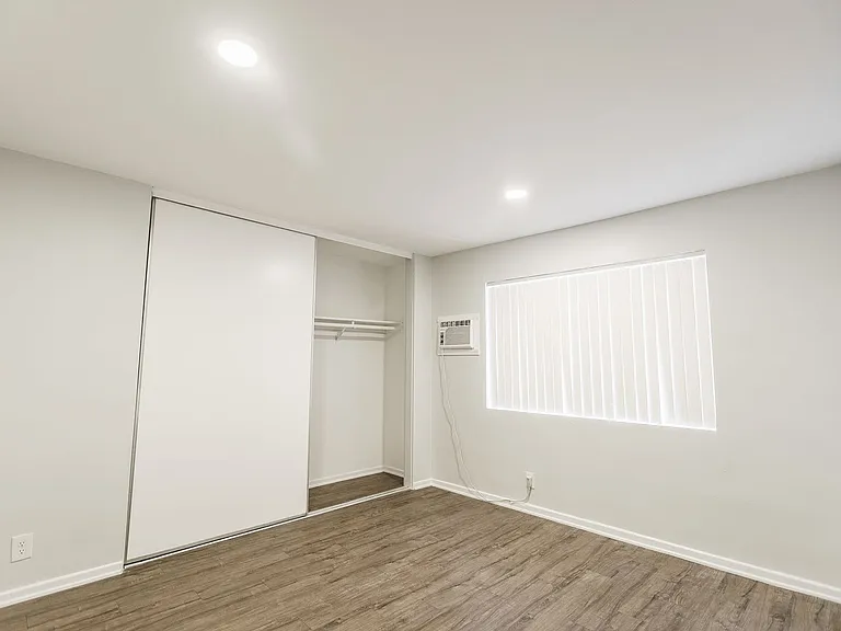 18407 Dearborn Street — Photo 68