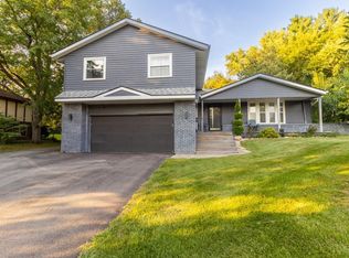 6808 Laurel Cherry Dr, Rockford, IL 61108
