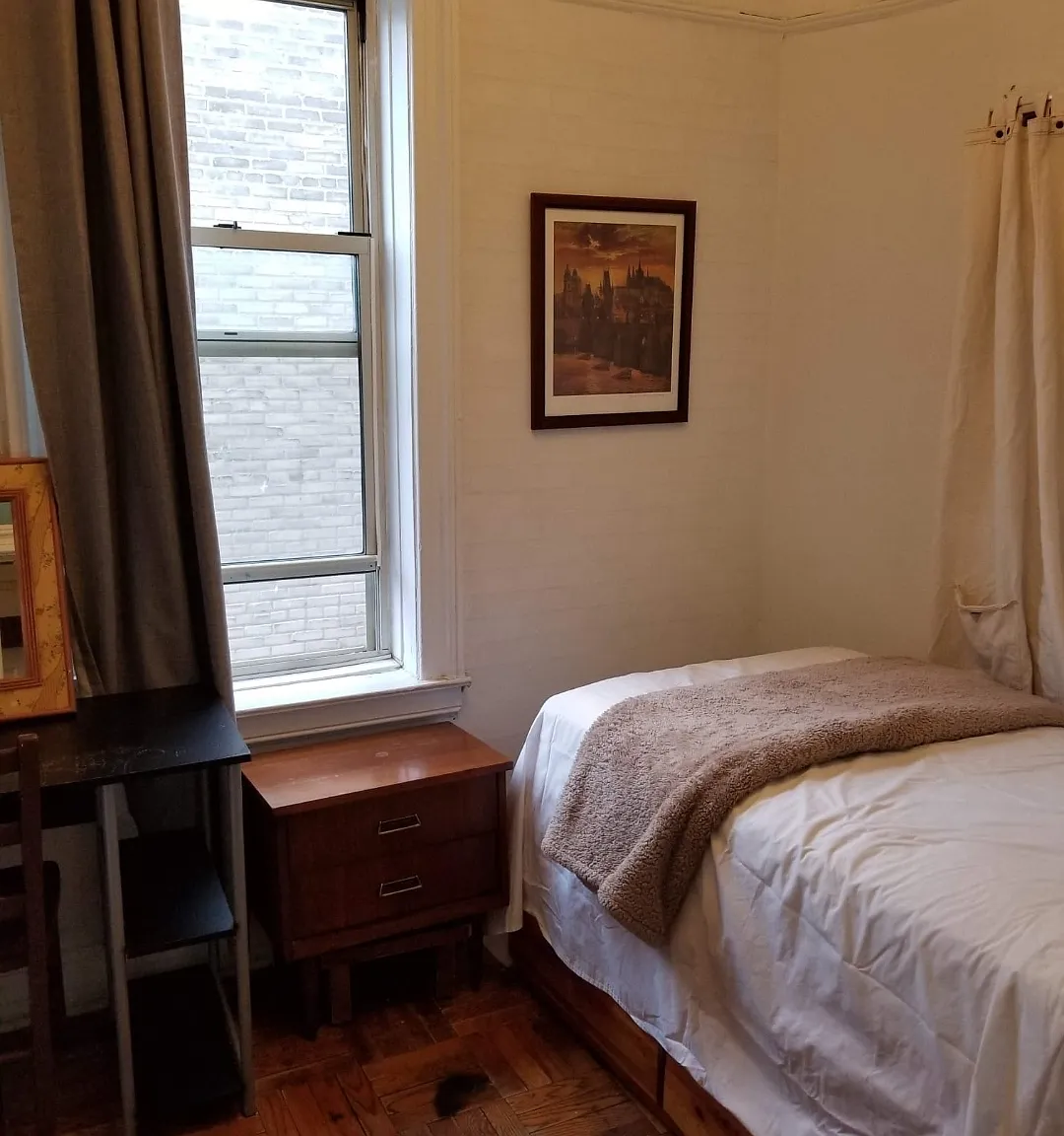 2 bed, 800 sqft, $1,050 — Photo 1
