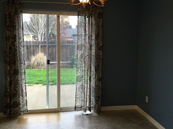 5th image of 2113 Happy Valley Dr