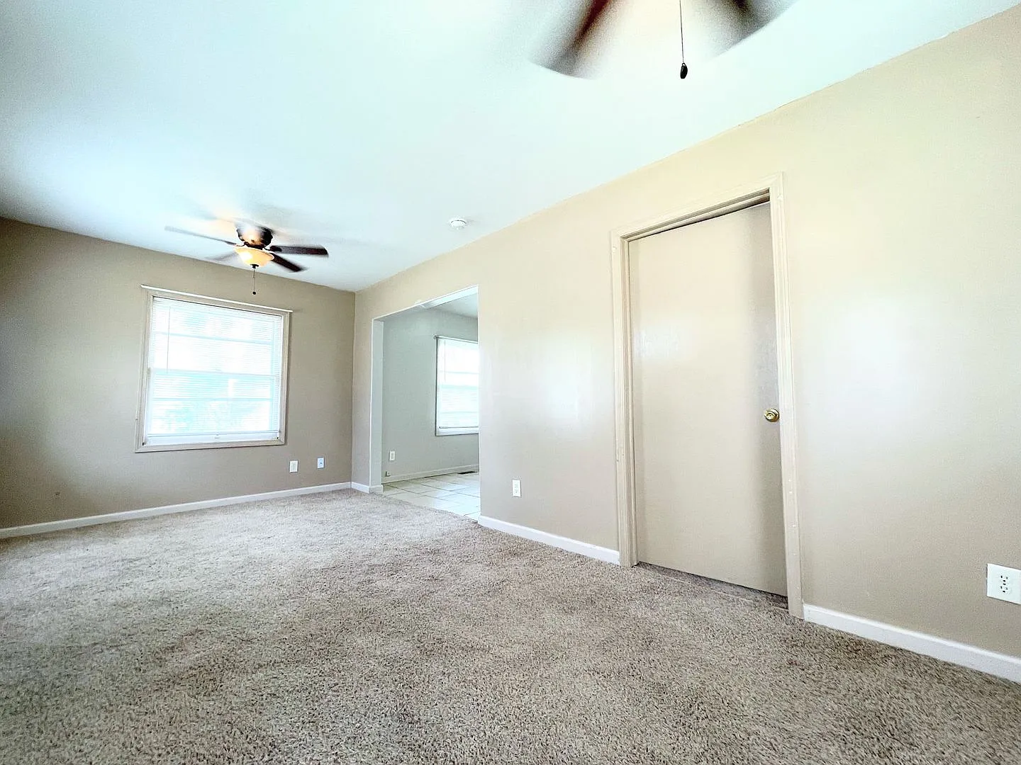 2-Bedroom, 1-Bathroom Home Near College — Photo 3