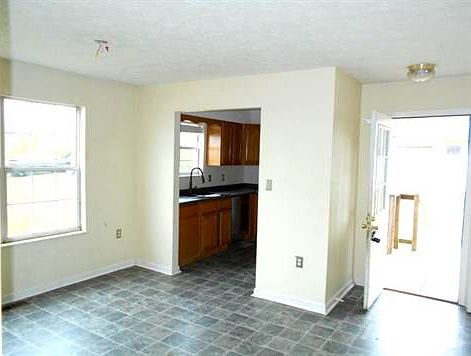 5th image of 356 Hayter Dr