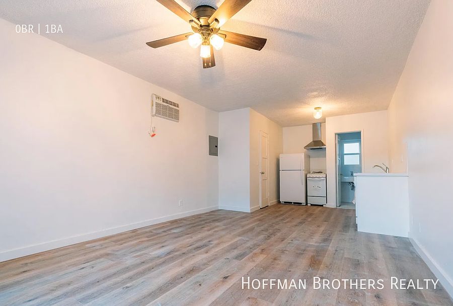 1st image of 1006 N El Centro Ave #206A