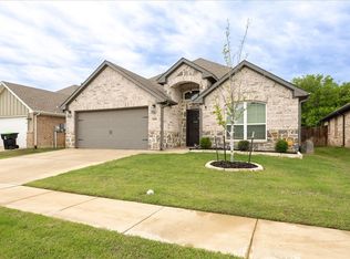308 Bronco Dr, Pilot Point, TX 76258