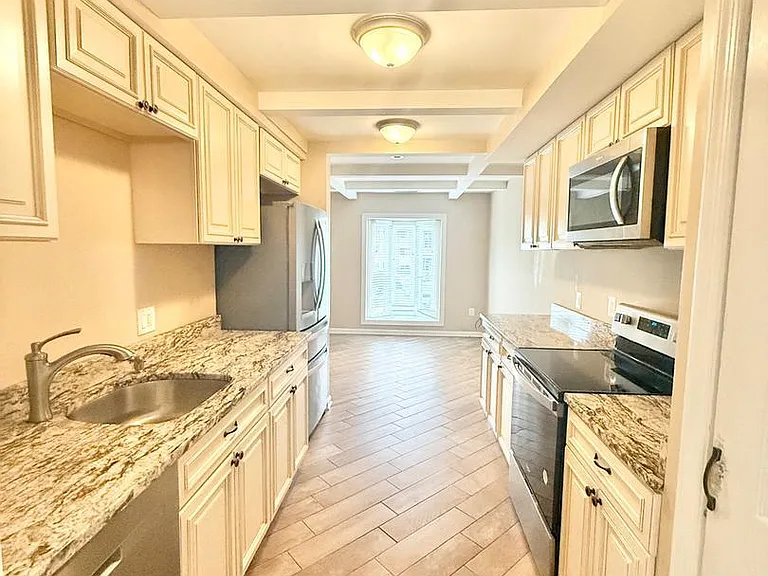 5439 Richenbacher Ave — Photo 6