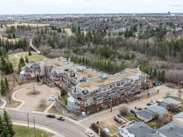 7510 89th St NW #202, Edmonton, AB T6C 0X5