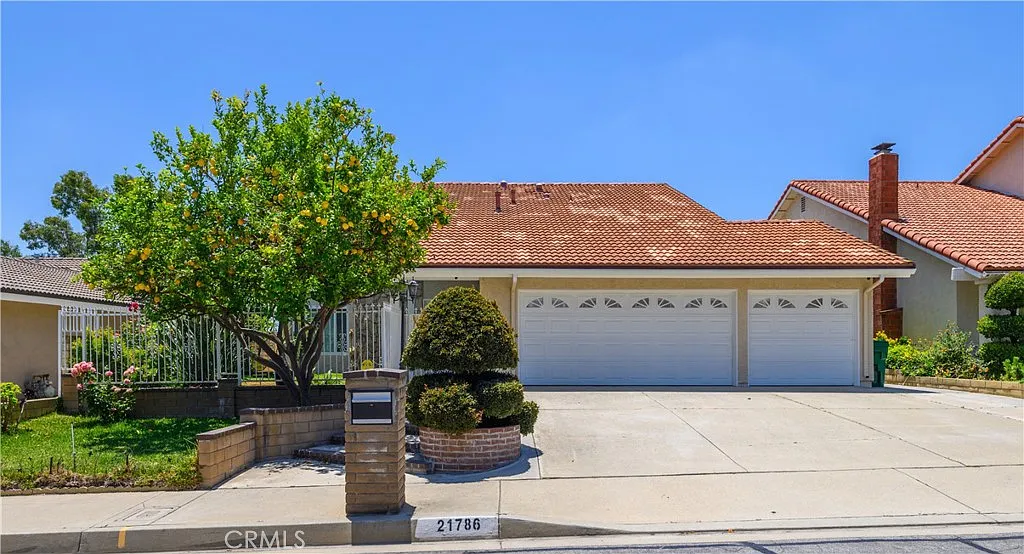 4 bed, 2.5 bath, 2496 sqft, $4,380 — Photo 1