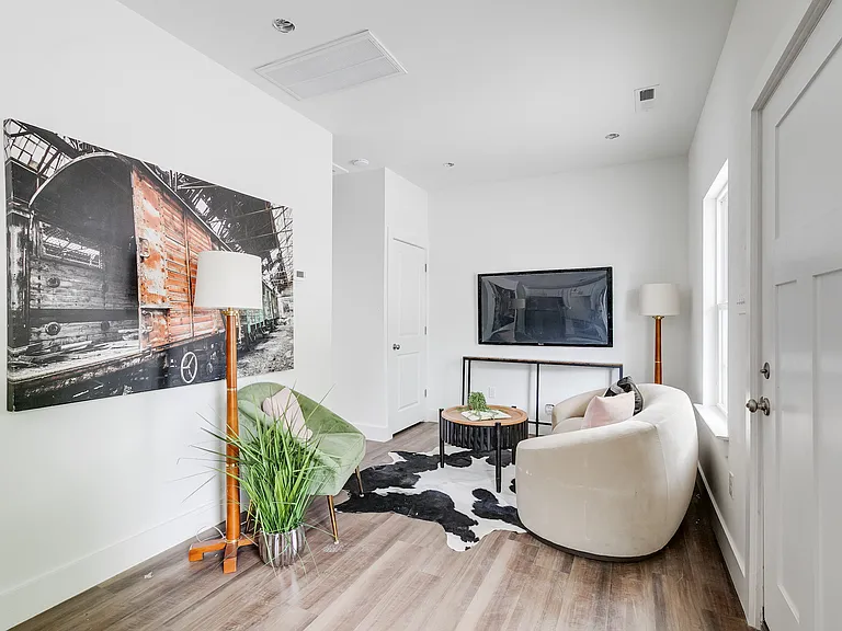 2205 Fairfax Ave #1 — Photo 15