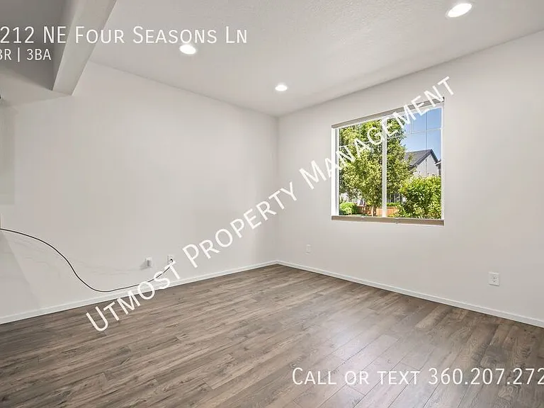 2212 NE Four Seasons Ln — Photo 5