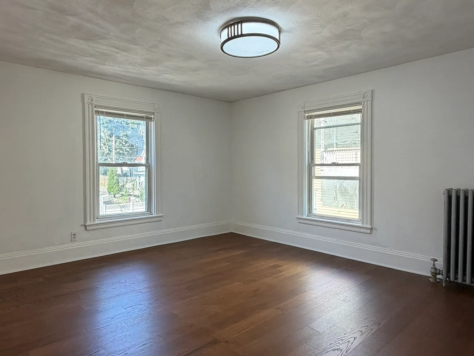 4 bed, 1.0 bath, 1662 sqft, $3,200 — Photo 3