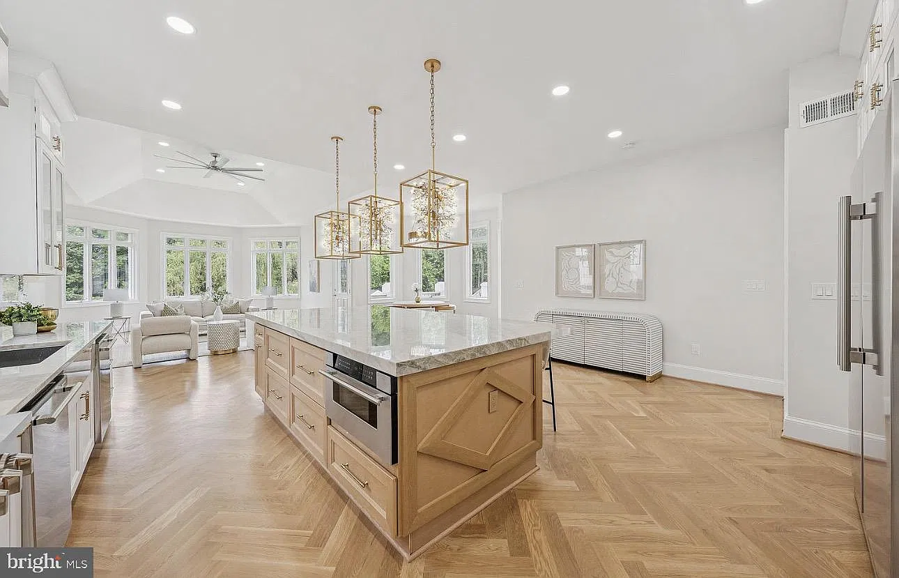 12 bed, 12.0 bath, 15000 sqft, $24,999 — Photo 3