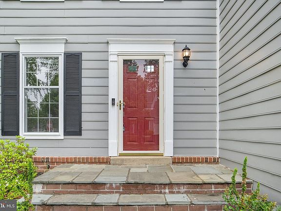 4th image of 8952 Kenilworth Dr