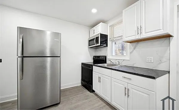 558 E Herman St #1 — Photo 1