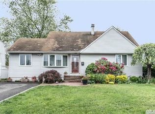 2220 Elderberry Dr, Westbury, NY 11590
