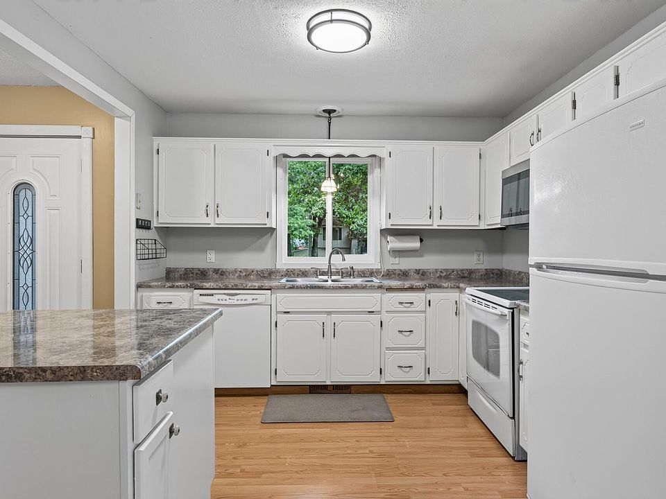 1st image of 14175 Barium St NW