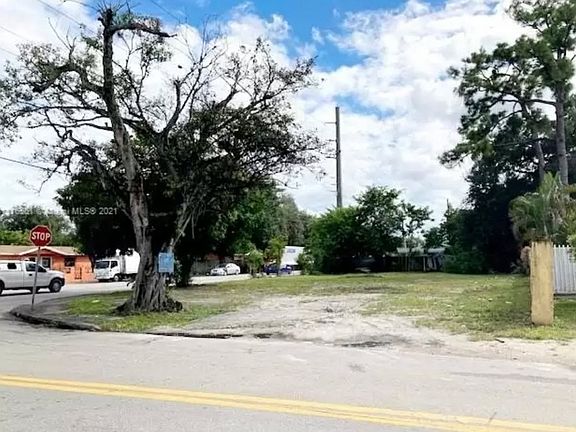 4th image of 10170 NW 32nd Ave