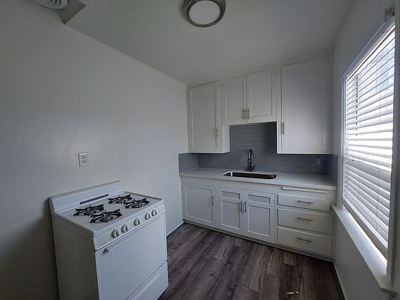 4th image of 32 Esperanza Ave #214