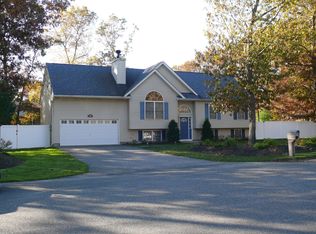 32 Euclid Ave, Medford, NY 11763