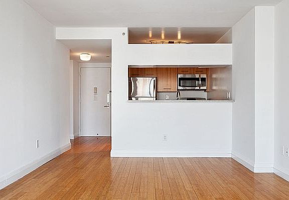 3rd image of 800 Avenue Of The Americas APT 23D