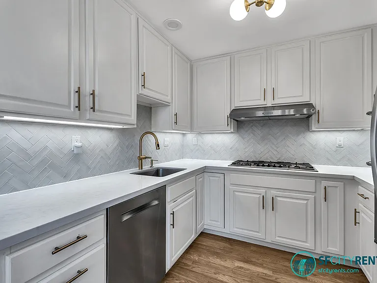1043 Dolores St — Photo 8