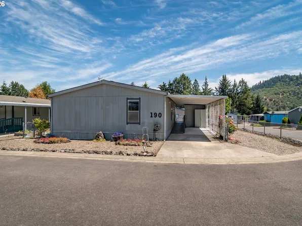 190 SE Twin Oaks Loop, Winston, OR 97496