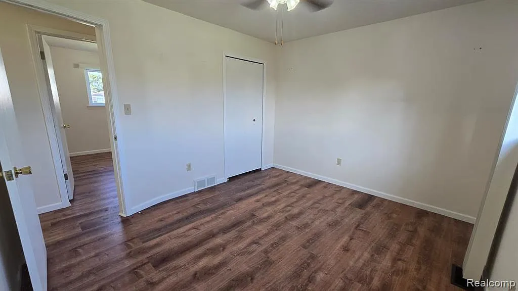 3 bed, 2.0 bath, 2438 sqft, $2,000 — Photo 4