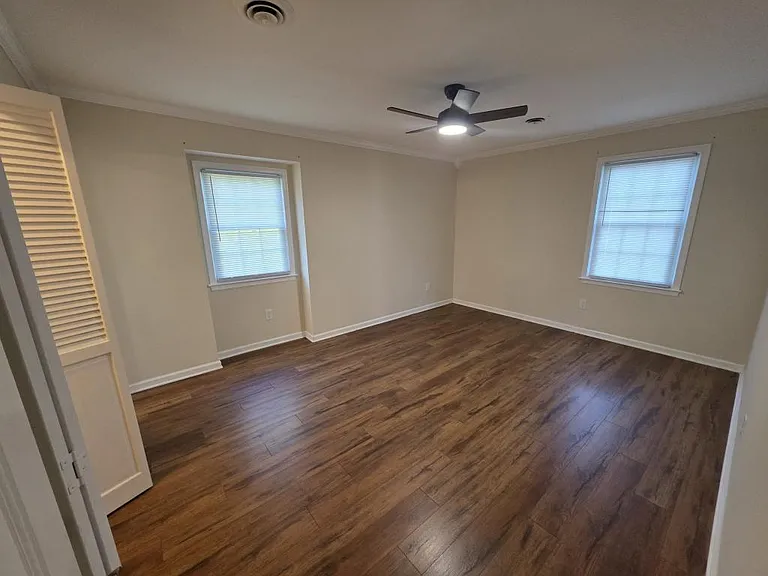 212 Stratford Dr — Photo 6