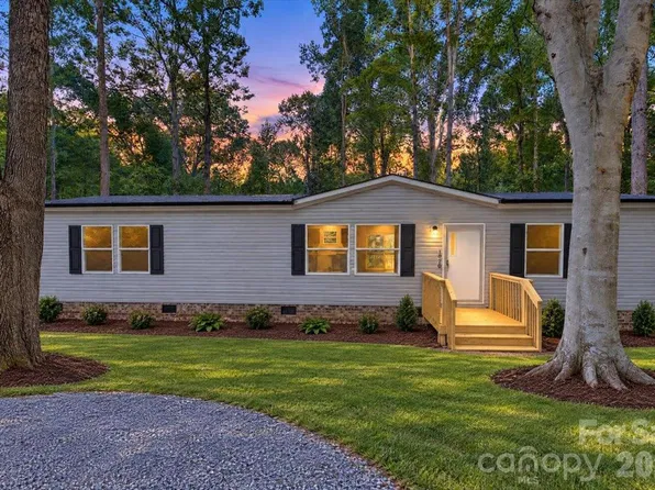 1020 Freedom Dr, Statesville, NC 28625