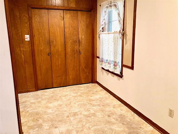 3rd image of 524 Wesley Dr