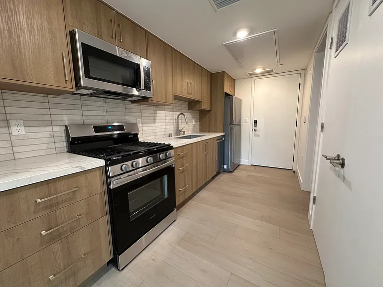 941 N Martel Ave #102 — Photo 48
