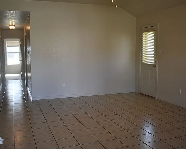 1614 Yuma Trl — Photo 3