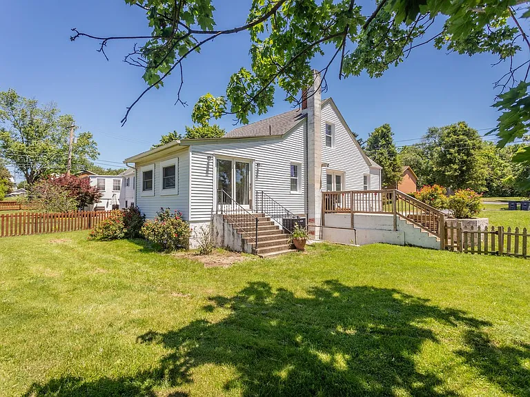 131 S Willow St — Photo 30