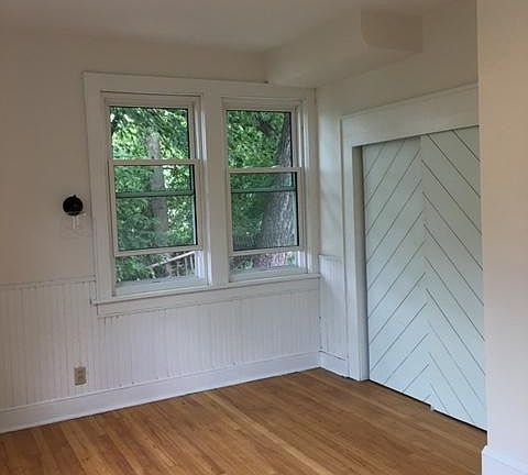 3rd image of 25 Clarence Ave SE